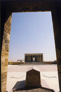 Ataturk_tomb.JPG (19106 bytes)